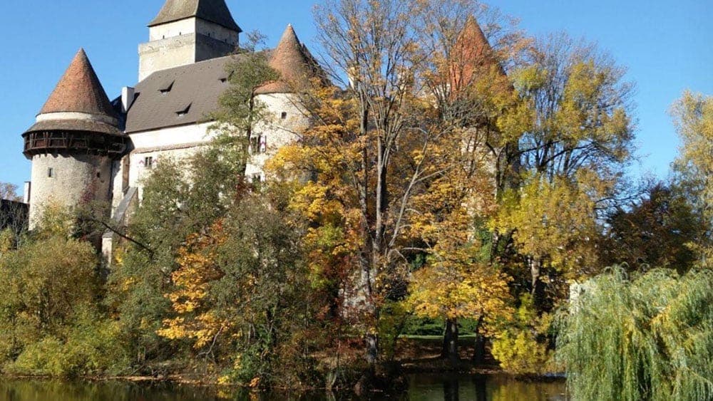 Die Wasserburg Heidenreichstein im Herbst